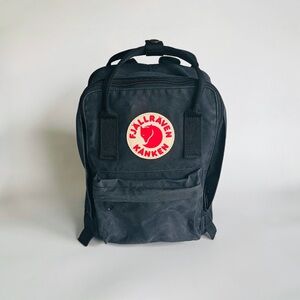 Fjallraven Kånken Black Mini Backpack